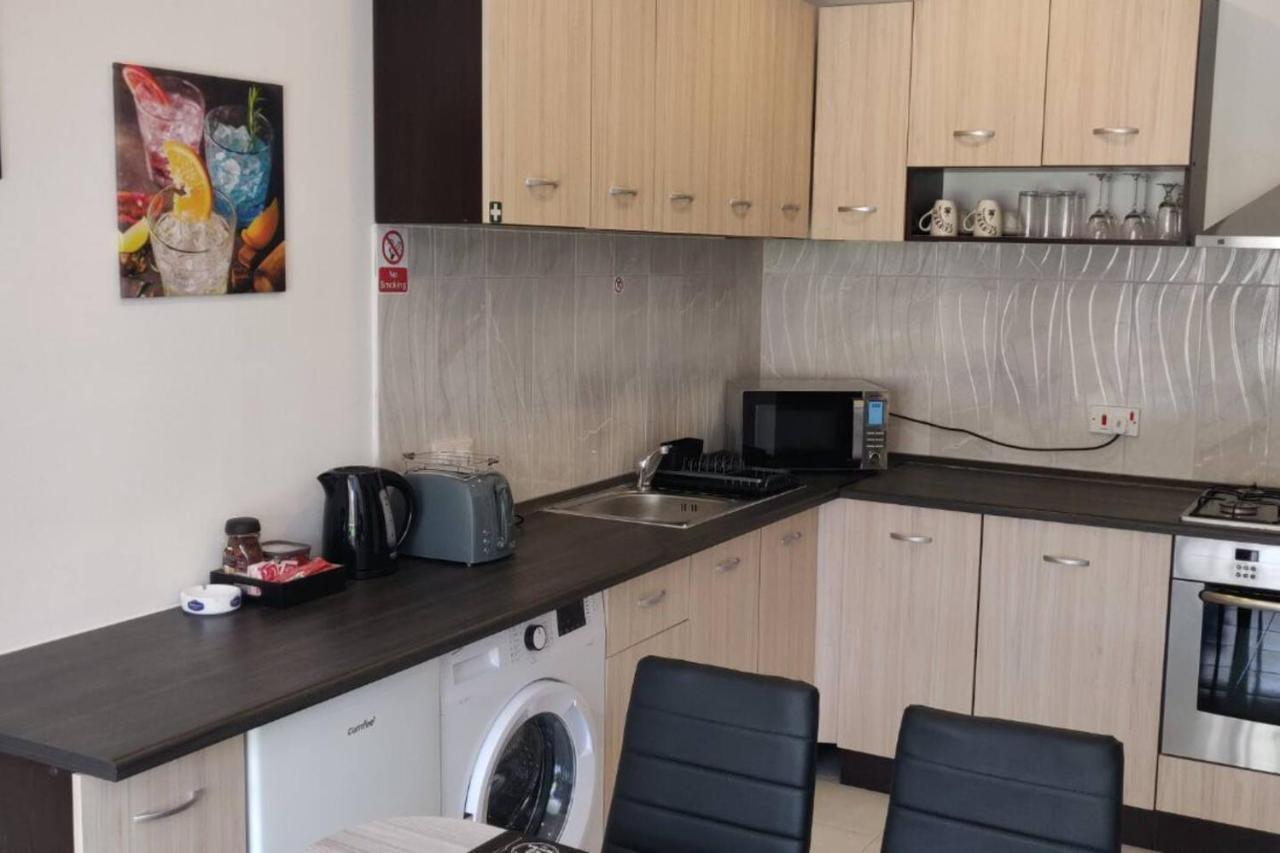 Апартаменти Sunny Day Flat Сент-Полс-Бей Екстер'єр фото