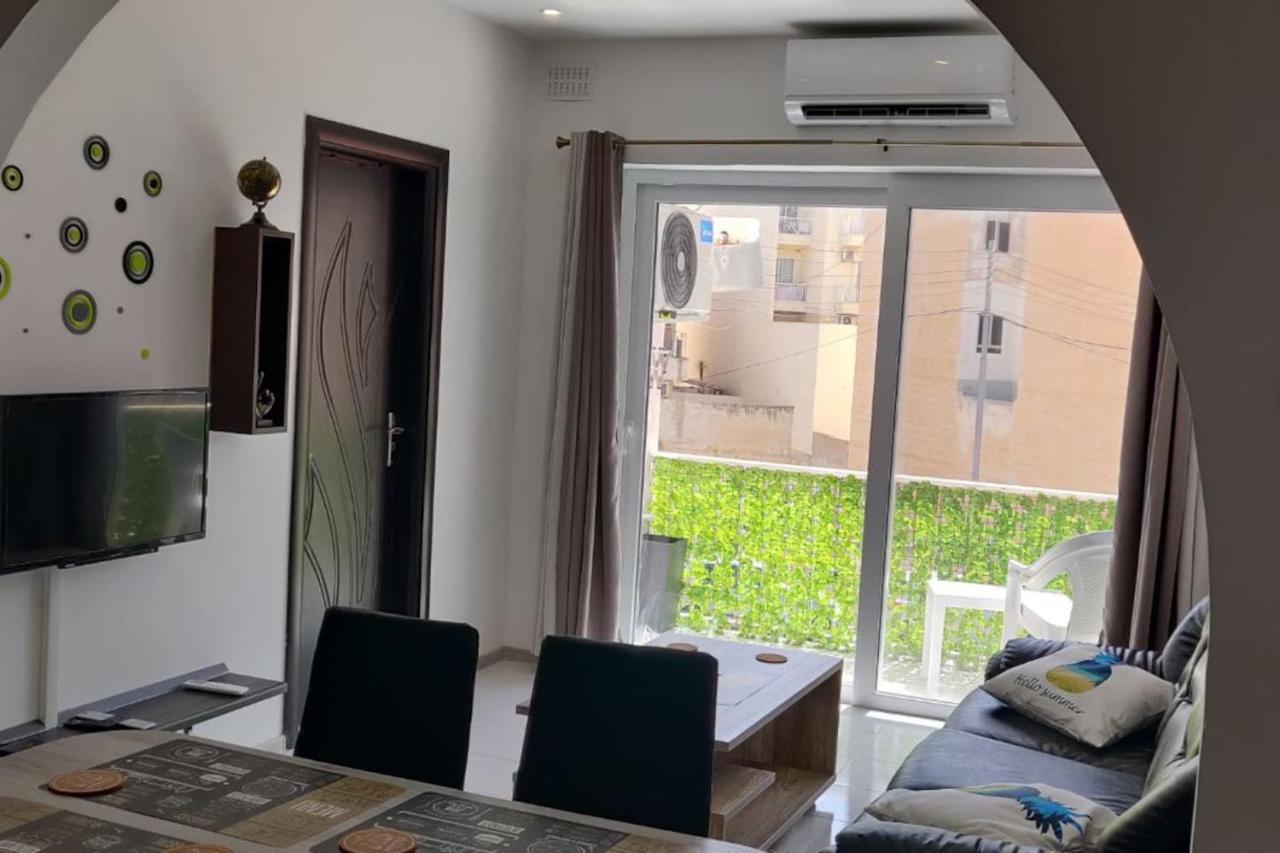 Апартаменти Sunny Day Flat Сент-Полс-Бей Екстер'єр фото